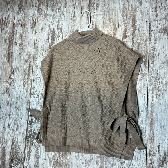 Coco Carmen sweater vest top O/S NWT - Picture 6 of 7